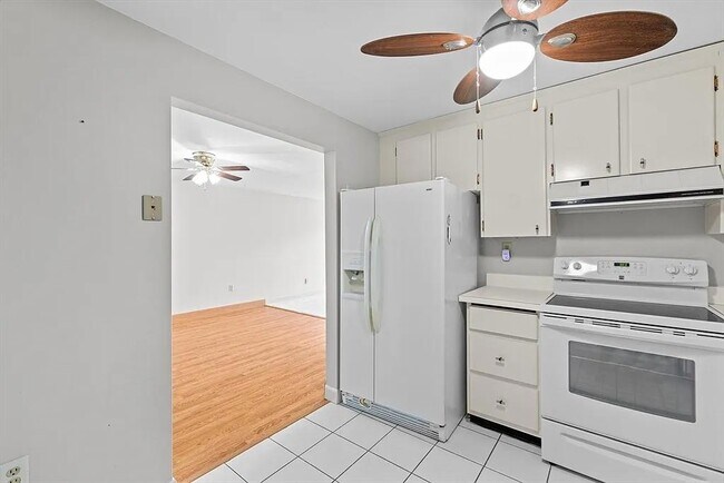 Building Photo - 1321 Worcester Rd