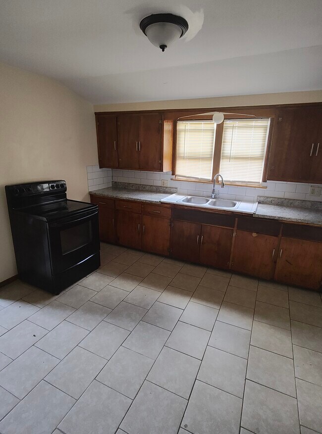 Building Photo - 4650 N 39th St