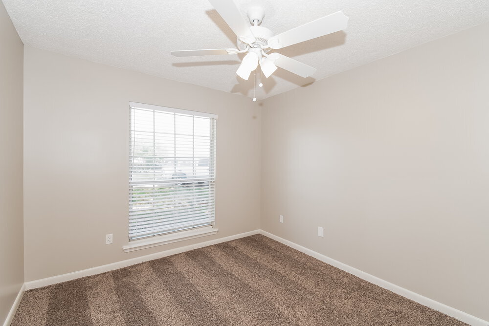 Building Photo - 8448 Pikes Peak Dr N
