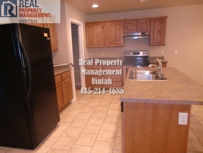 Building Photo - Legacy Meadows Twin Home