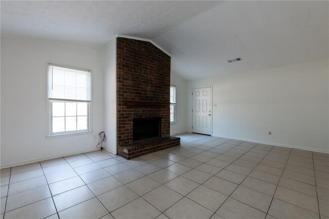 Building Photo - 8173 Magnolia Dr