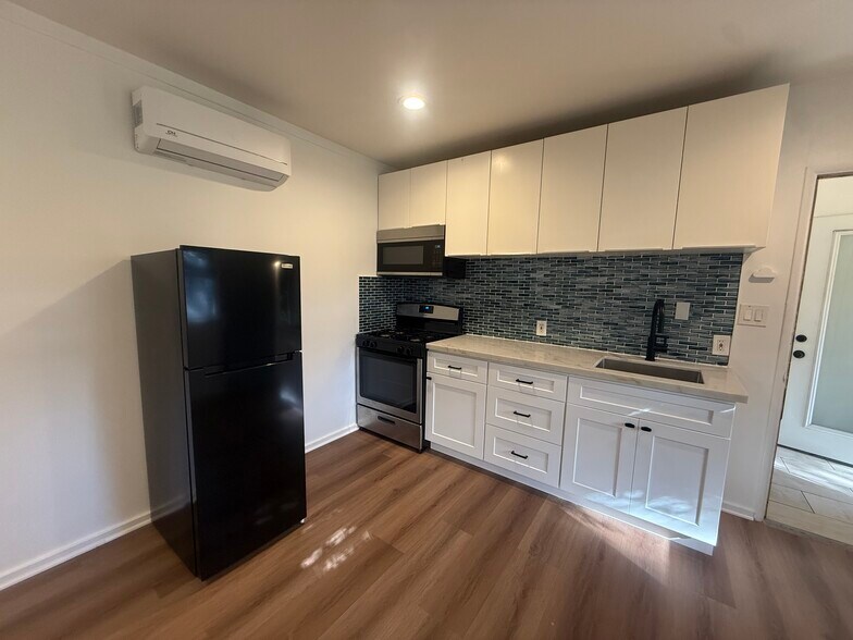 Building Photo - 14039 Gilmore St