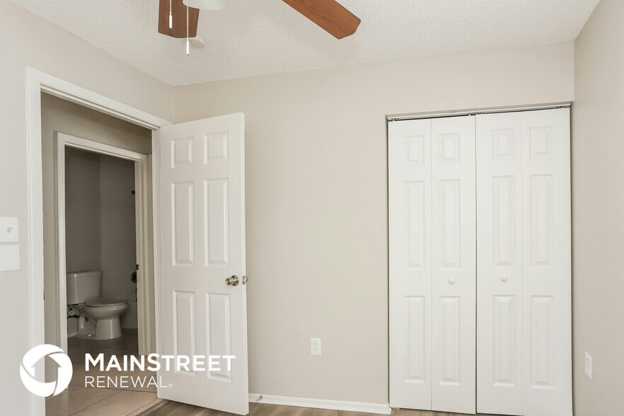 Building Photo - 3945 37th St Ct W