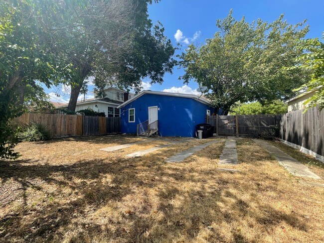 Building Photo - 4 Bed / 2 Bath Home in Historic Southside ...