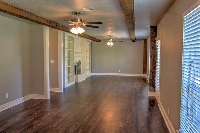 Building Photo - 3 Bedroom 2 Bath in Union Schools.  81st a...