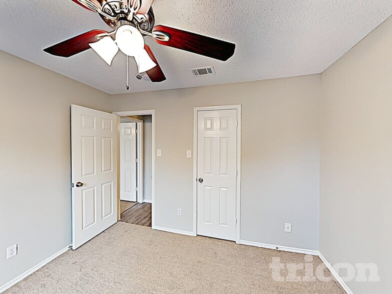 Building Photo - 206 Briarglen Dr