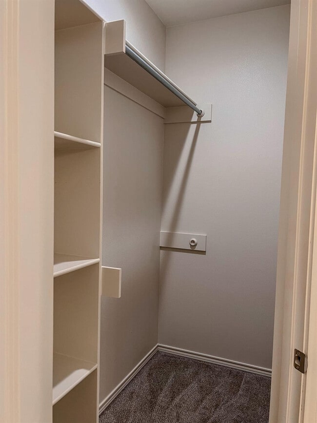 Building Photo - 11913 Evanston Ave