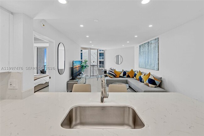 Building Photo - 17375 Collins Ave