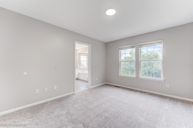 Building Photo - 4749 Grove Ct