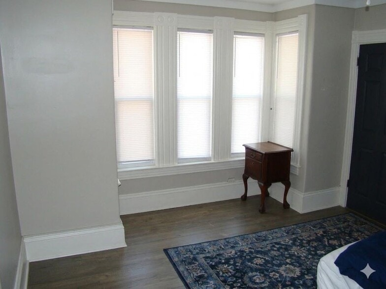 Building Photo - 86 School, #2