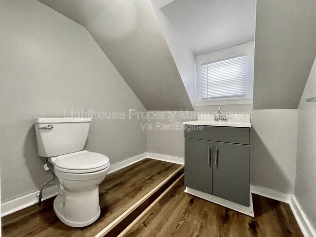 Building Photo - 1011 Quarry Ave NW