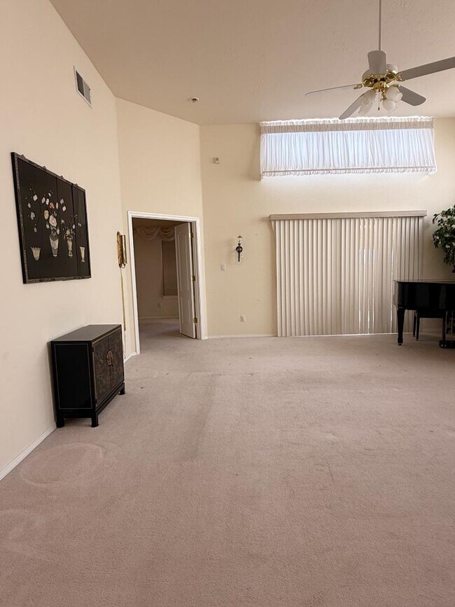 Building Photo - 711 Tramway Pl NE