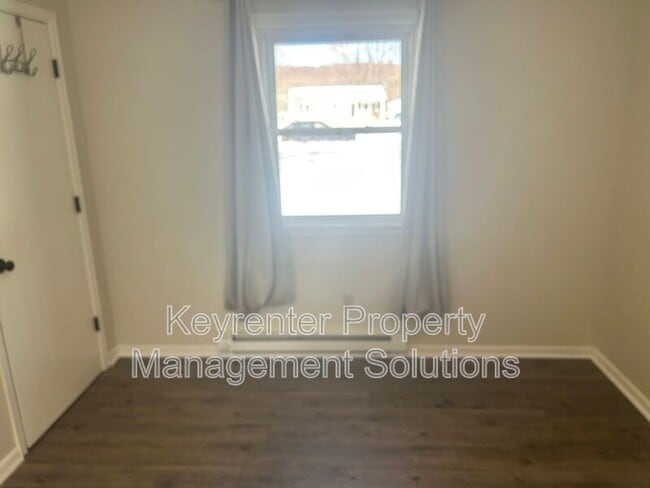 Building Photo - 266 Crawford Dr