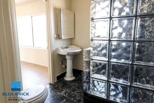 Building Photo - 1401 W 53rd St