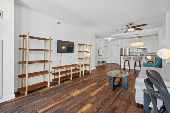 Building Photo - 330 N Jefferson St