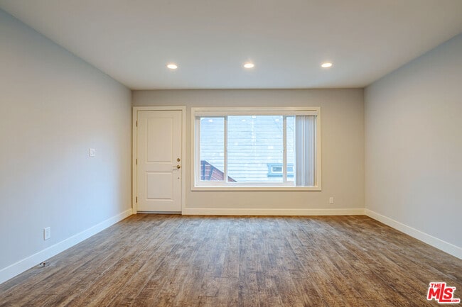 Building Photo - 505 N Kenwood St