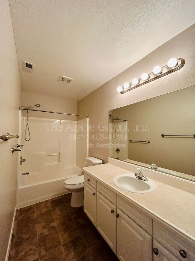 Building Photo - 10691 SW Celeste Ln