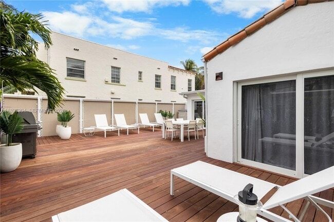 Building Photo - 1544 Michigan Ave