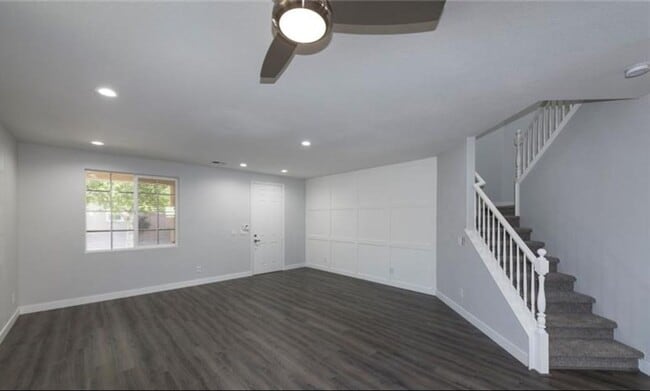 Building Photo - GORGEOUS 4 BEDROOM TWO STORY HOME