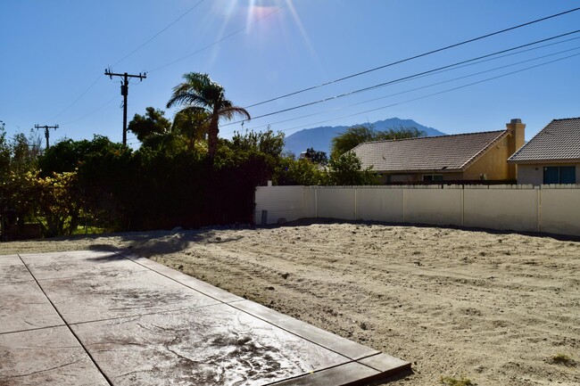 Building Photo - 13855 La Mesa Dr