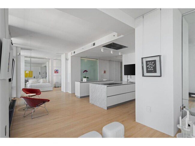 Building Photo - 201 S 11th St