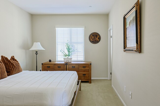 Building Photo - Fully Furnished 2-Bed, 2.5-Bath Home with ...