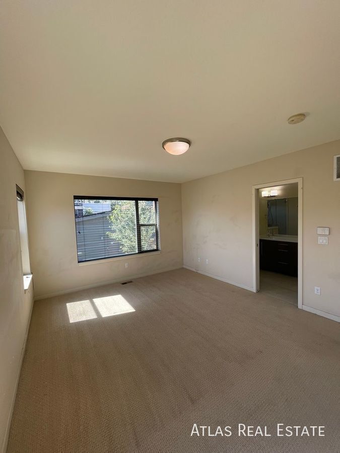 Building Photo - 3359 Mariposa St