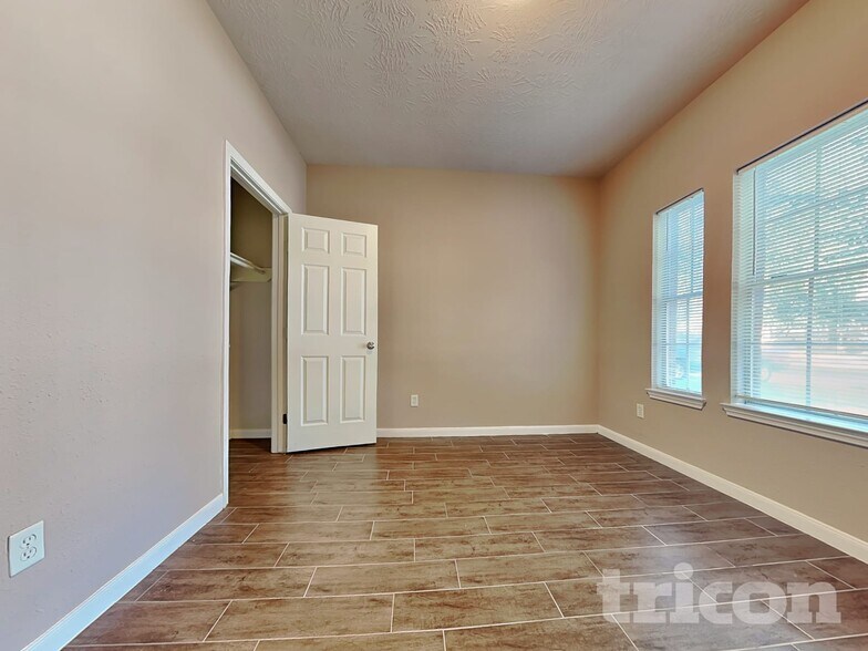 Building Photo - 25303 Laurel Green St