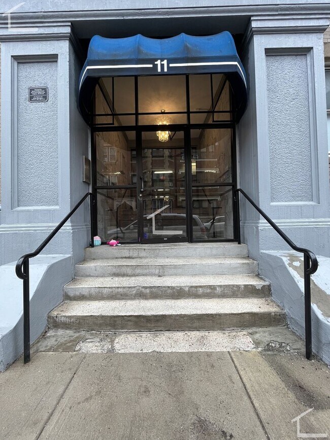 Building Photo - Royce Road