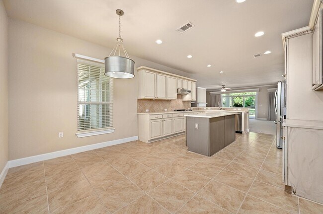 Building Photo - 216 Armstrong Dr