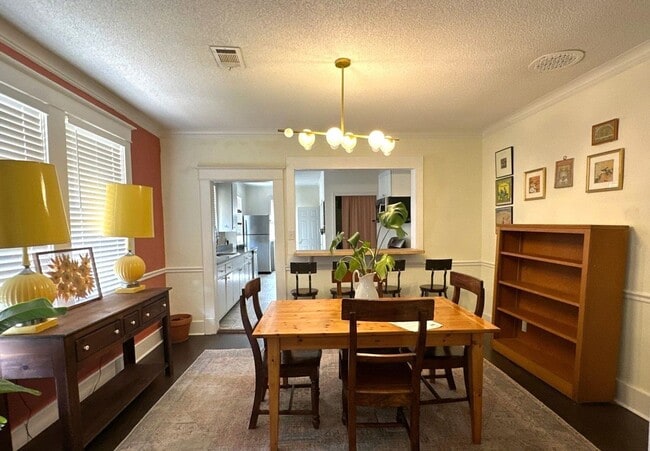 Building Photo - Beautiful 4 Bedroom Home Available