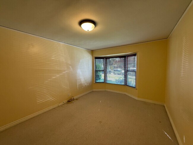 Building Photo - Adams Duplex -814/816 Rental Units