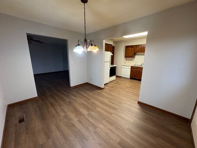 Building Photo - 2 bedroom 1 bath duplex in Lone Oak