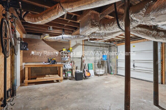 Building Photo - 901 Underwood Ave SE