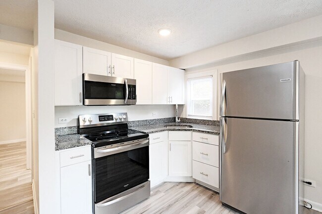 Building Photo - Student-Friendly! Off-Grounds UVA Apartment With Ting Fiber Internet