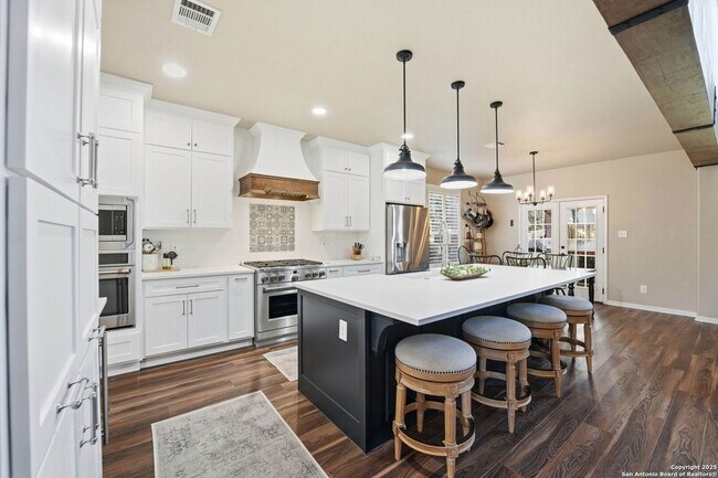 Building Photo - 711 Midway Crest