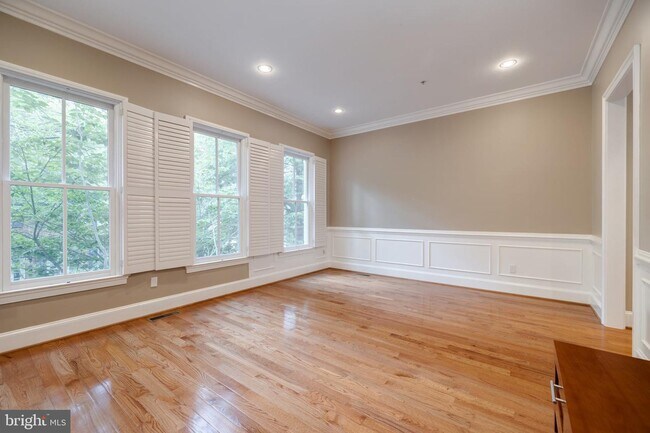 Building Photo - 712 Bracey Ln