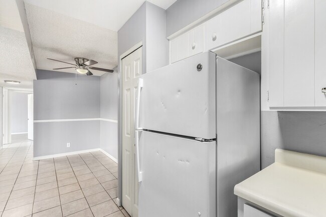 Building Photo - 2413 W Hazelwood St