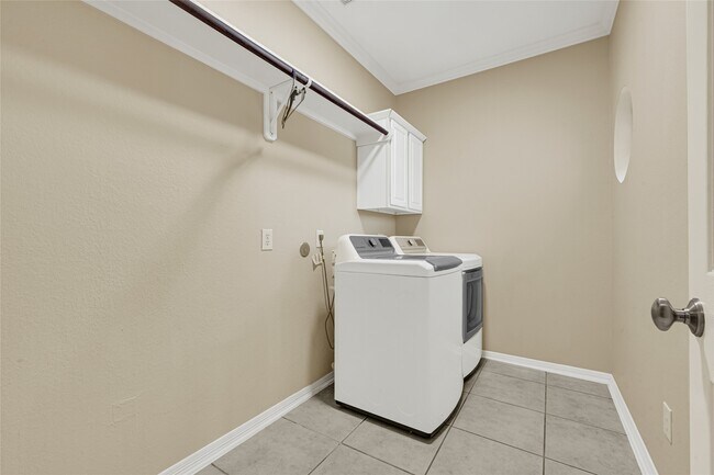 Building Photo - 3906 Point Cuero Ct