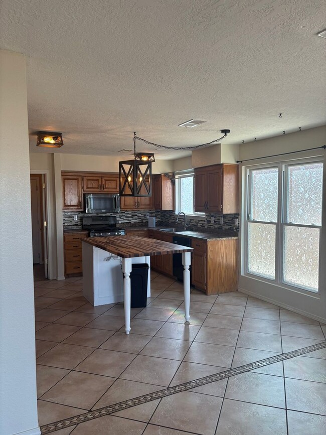 Building Photo - Charming 4-Bedroom Home in a Prime Location!