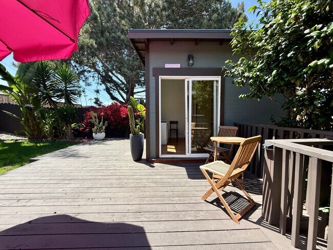 Building Photo - Gorgeous Fully Furnished Ocean Beach Retreat + FLEXIBLE STAY
