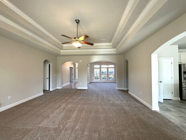 Building Photo - Gorgeous & Spacious