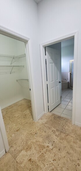 Building Photo - 420 SE 23rd Ln