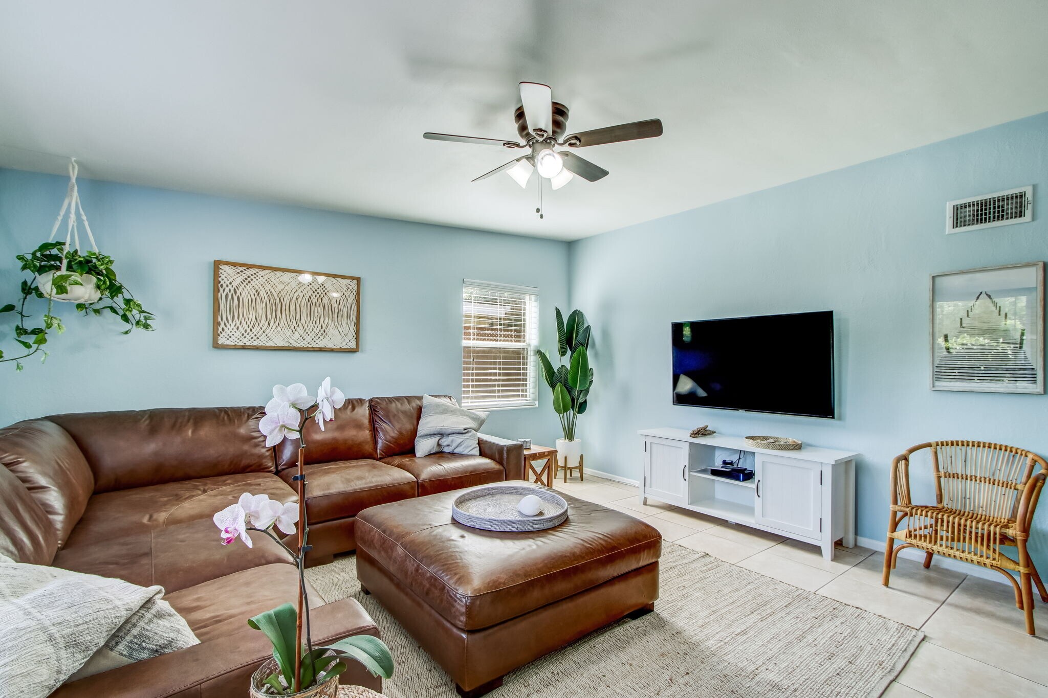 Building Photo - 826 5th Ave N