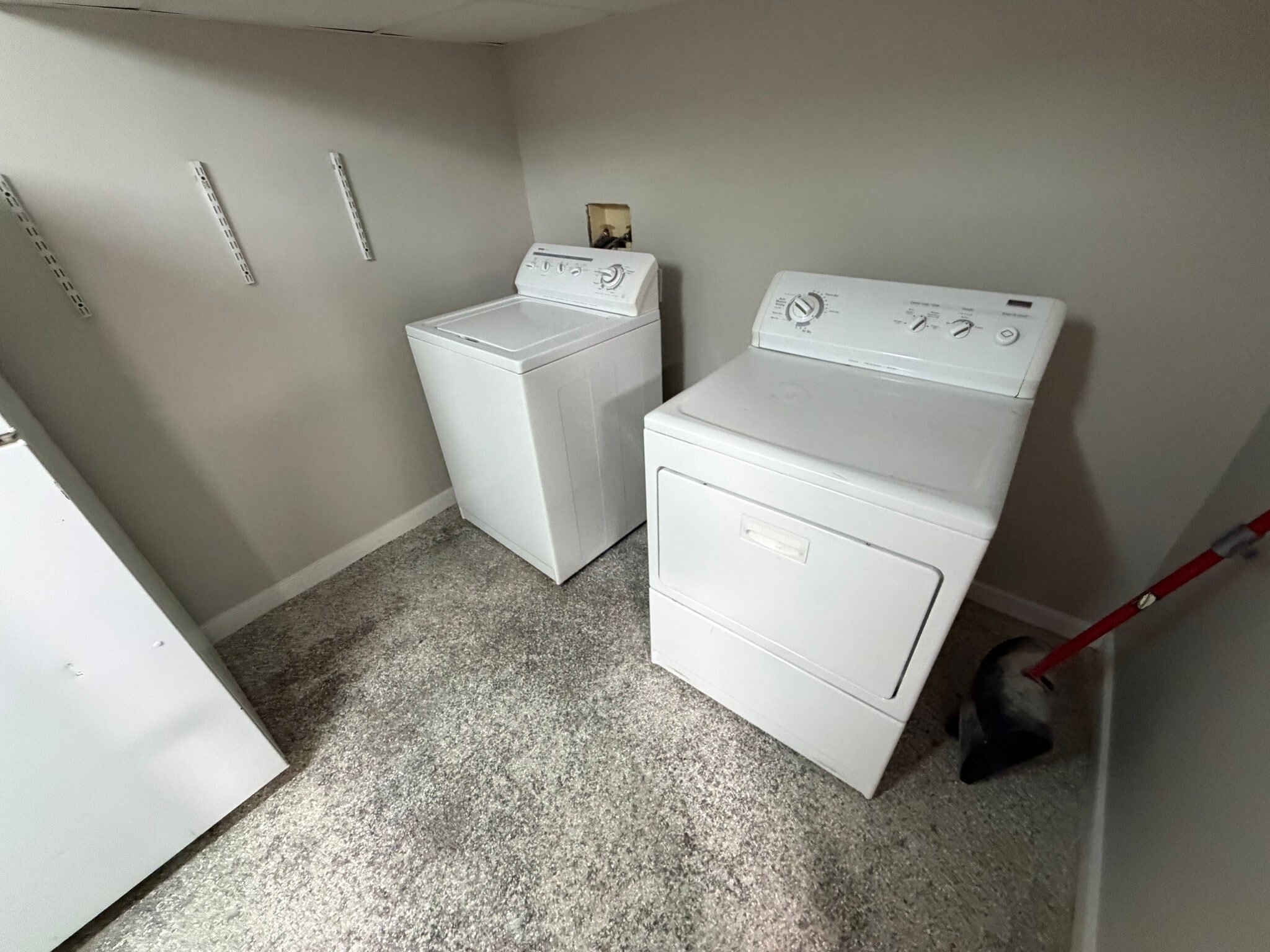 Building Photo - Room in House on Cox Mill Rd