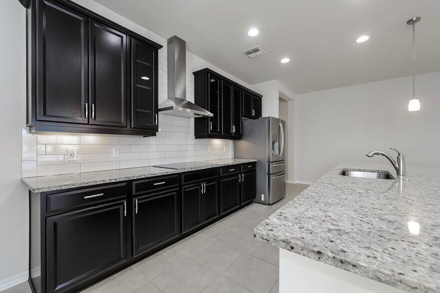 Building Photo - 1841 Henley St