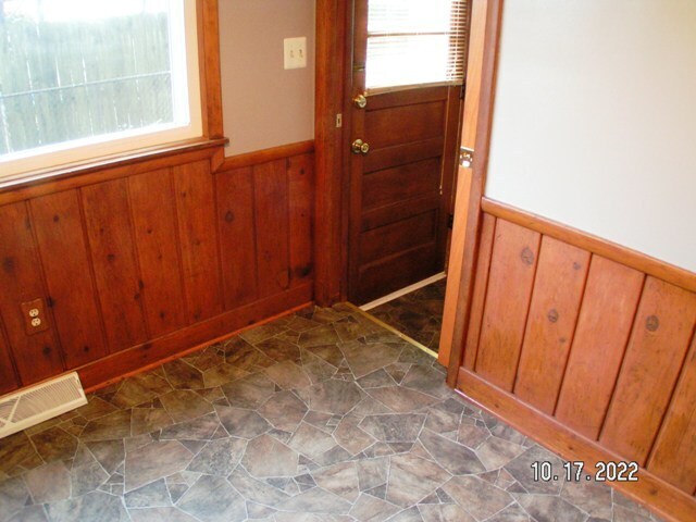 Building Photo - 1544 32nd St SW