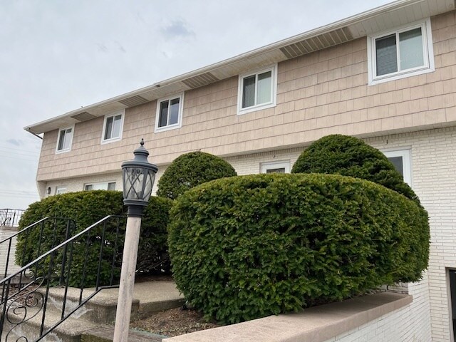 Primary Photo - 200 N Avalon Dr