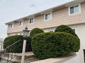 Building Photo - 200 N Avalon Dr