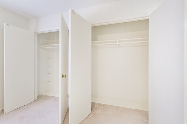 Building Photo - 2505 Watertown Mall St